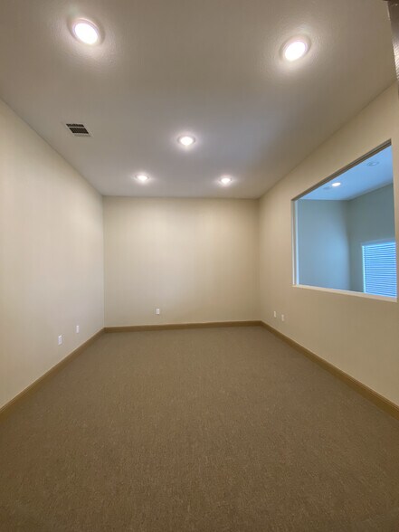 More Photos Of 2200 N AW Grimes, Round Rock Medical For Lease