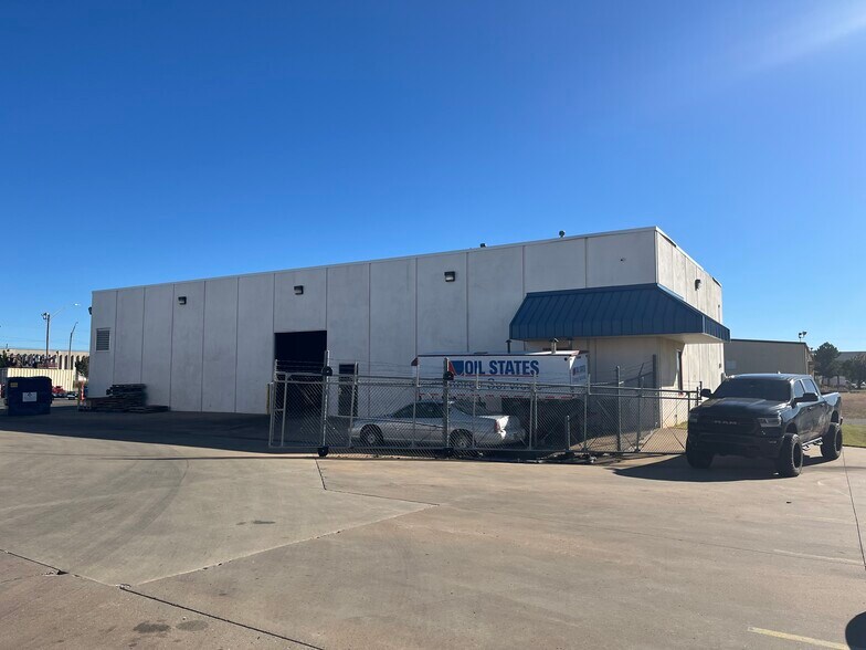 More Photos Of 5300 SW 33rd St, Oklahoma City Manufacturing For Lease