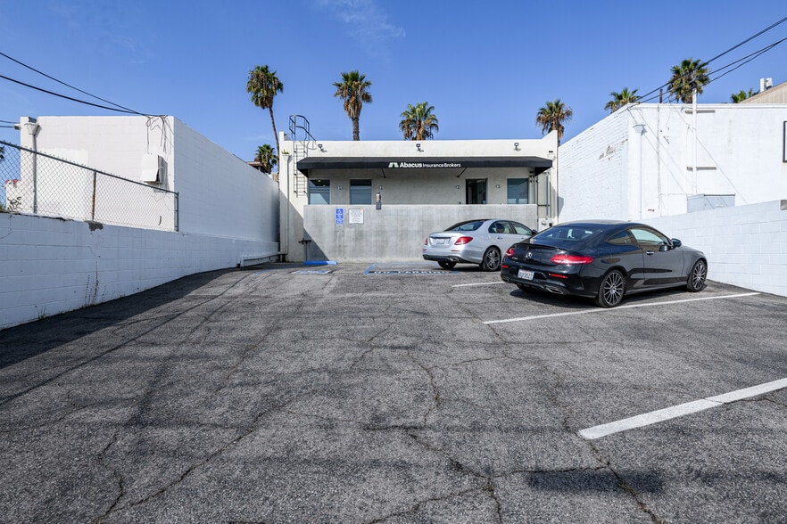 More Photos Of 2512 Wilshire Blvd, Santa Monica Storefront Retail Office For Lease