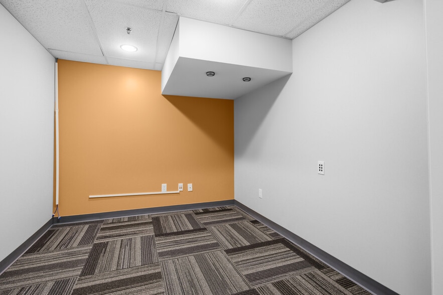 More Photos Of 360 Plaza Dr, Columbus Medical For Sale