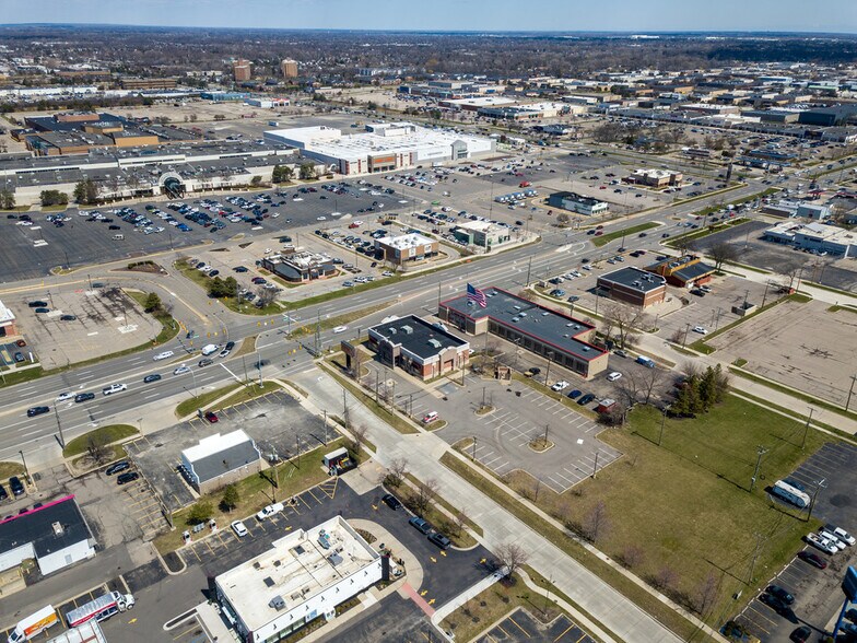 More Photos Of 451 W 14 Mile Rd, Madison Heights Freestanding For Sale