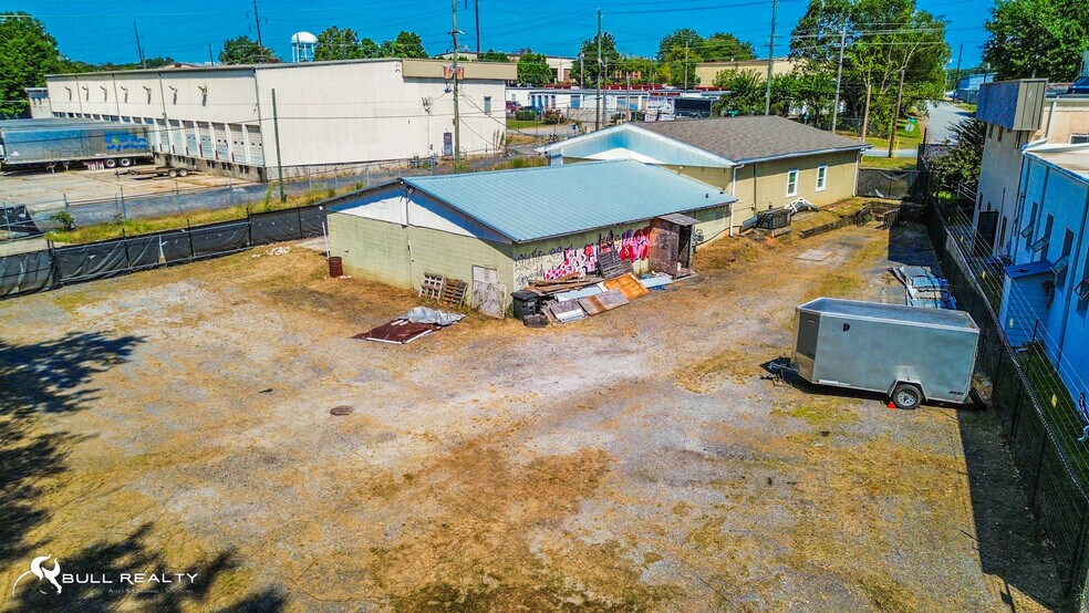 More Photos Of 1464 Willingham Dr, East Point Light Distribution For Sale