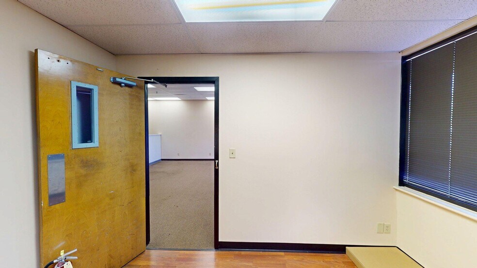 More Photos Of 3430 Constitution Dr, Springfield Warehouse For Lease