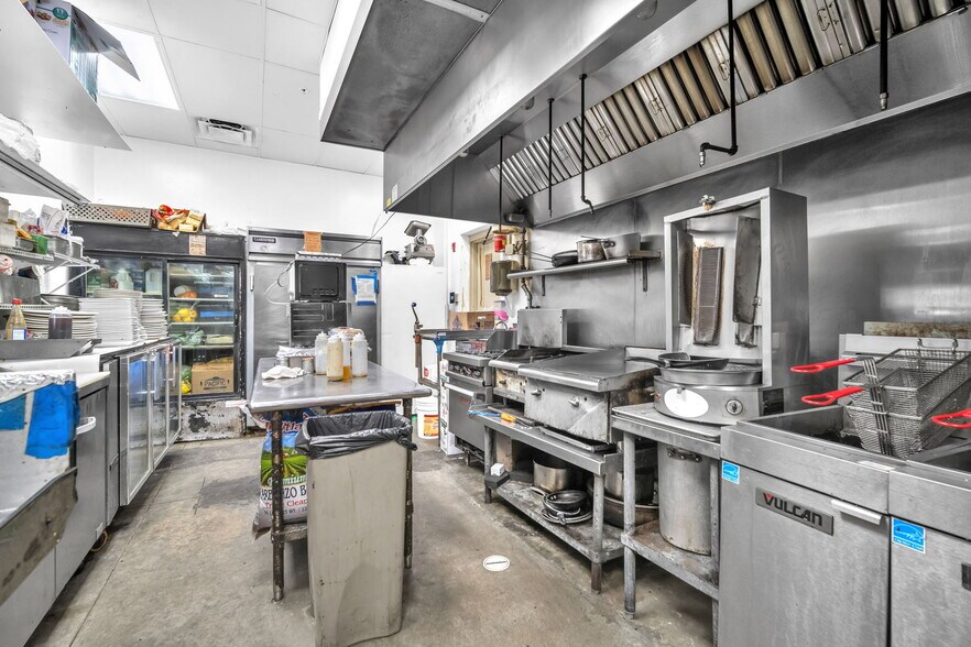 More Photos Of 2535-2555 E Atlantic Blvd, Pompano Beach Storefront For Sale