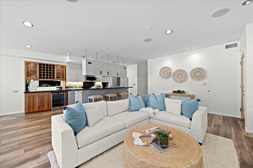 More Photos Of 123 Richmond St, El Segundo Storefront Retail Residential For Lease