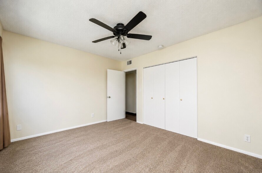 More Photos Of 538 W 82nd St, Los Angeles Apartments For Sale