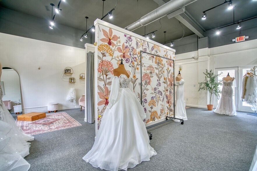 More Photos Of 529 Main St, Windsor Freestanding For Sale