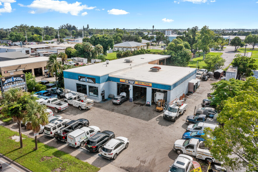 Primary Photo Of 3045 Fowler St, Fort Myers Auto Repair For Sale