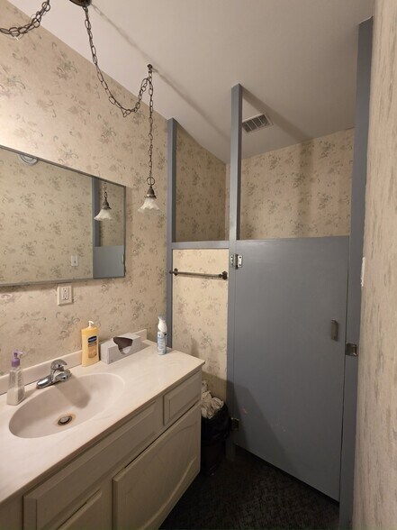 More Photos Of 20 E Main St, Dodge Center Office For Sale