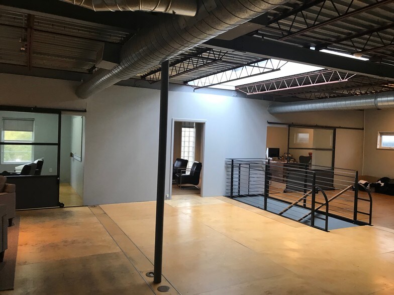 More Photos Of 2437 1/2 University Blvd, Houston Office For Lease