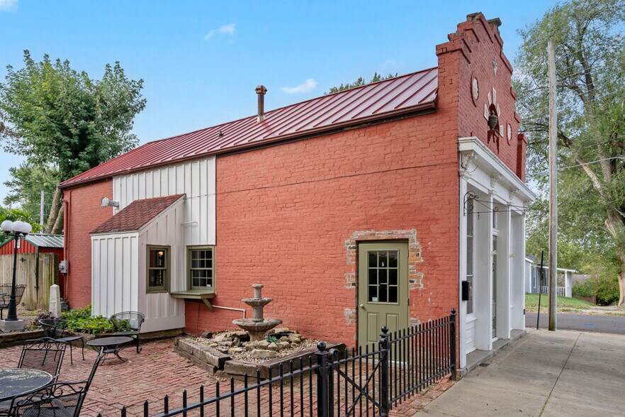 More Photos Of 901 Franklin Ave, Lexington General Retail For Sale