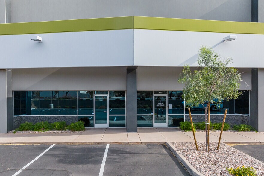 More Photos Of 8240 S Kyrene Rd, Tempe Showroom For Lease