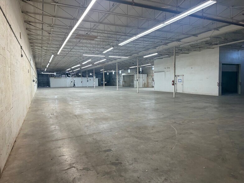 More Photos Of 1675-1677 W 31st Pl, Hialeah Manufacturing For Lease