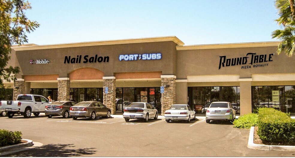 Primary Photo Of 870 W El Monte Way, Dinuba Storefront Retail Office For Lease