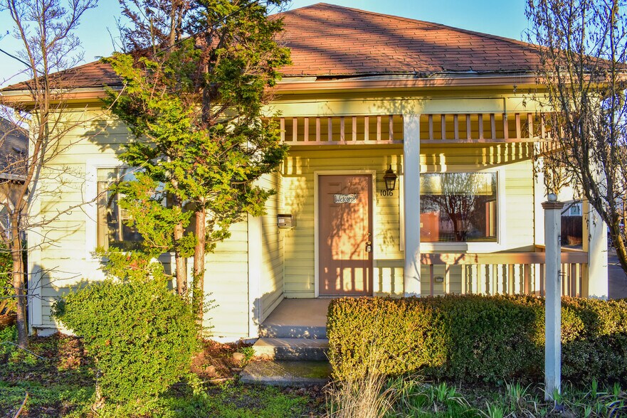 Primary Photo Of 1016 Court St, Medford Medical For Sale