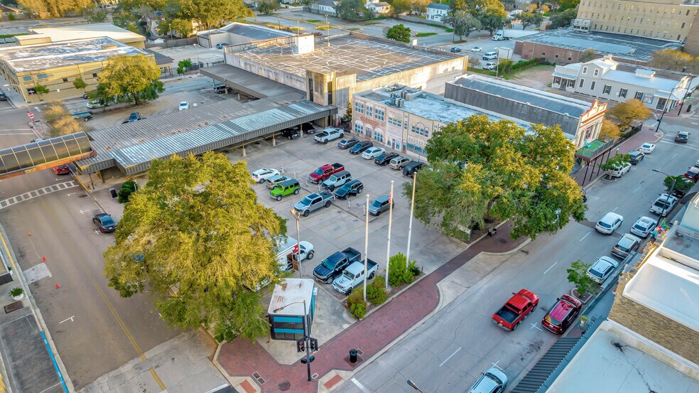 More Photos Of 120 S Main St, Victoria Office For Sale