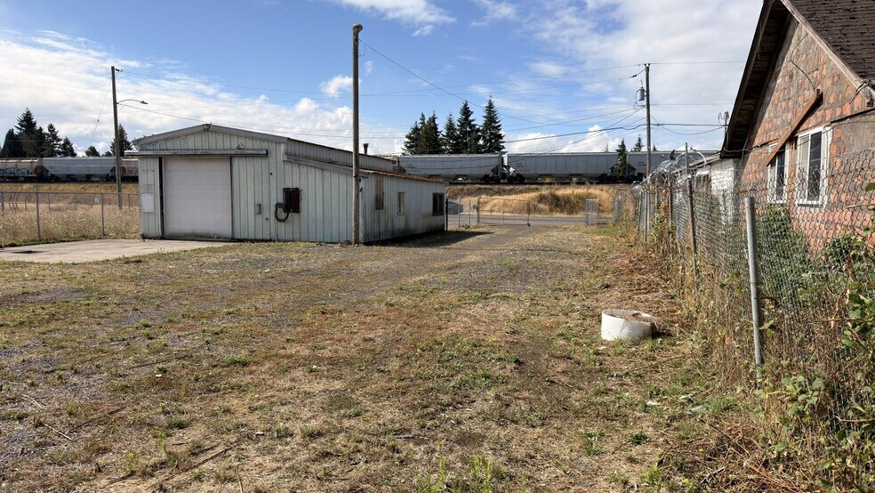More Photos Of 2144 Pacific Ave S, Kelso Warehouse For Lease
