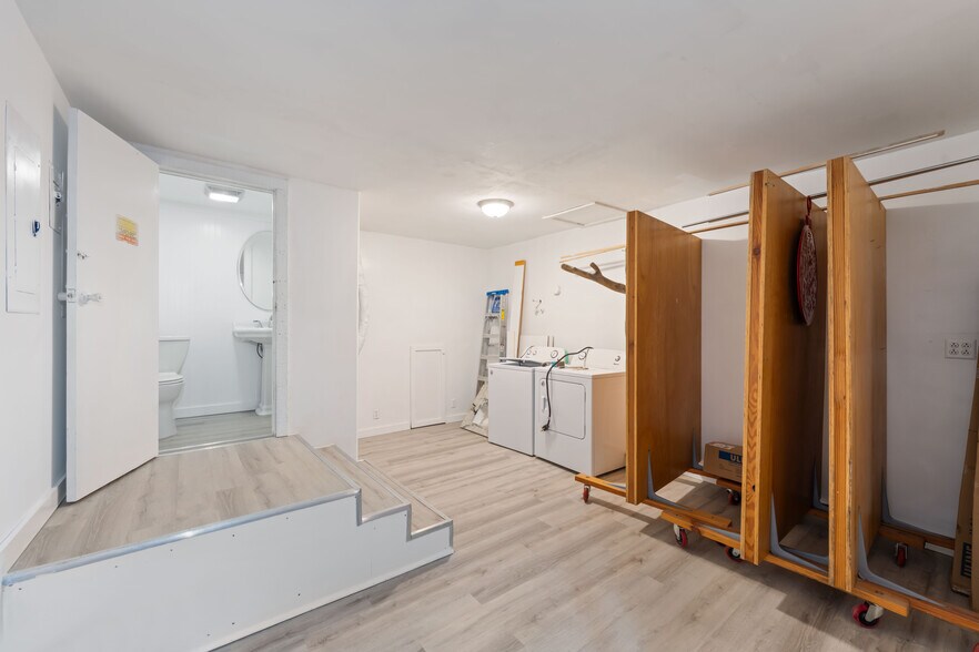 More Photos Of 267 W Sixth St, Port Orford Storefront Retail Residential For Sale