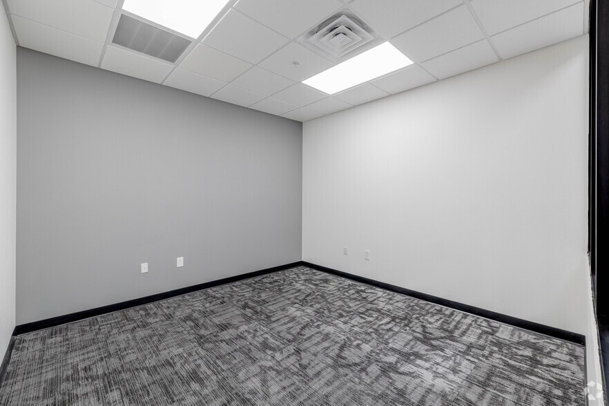 More Photos Of 250 Magnolia Ave SW, Winter Haven Coworking Space