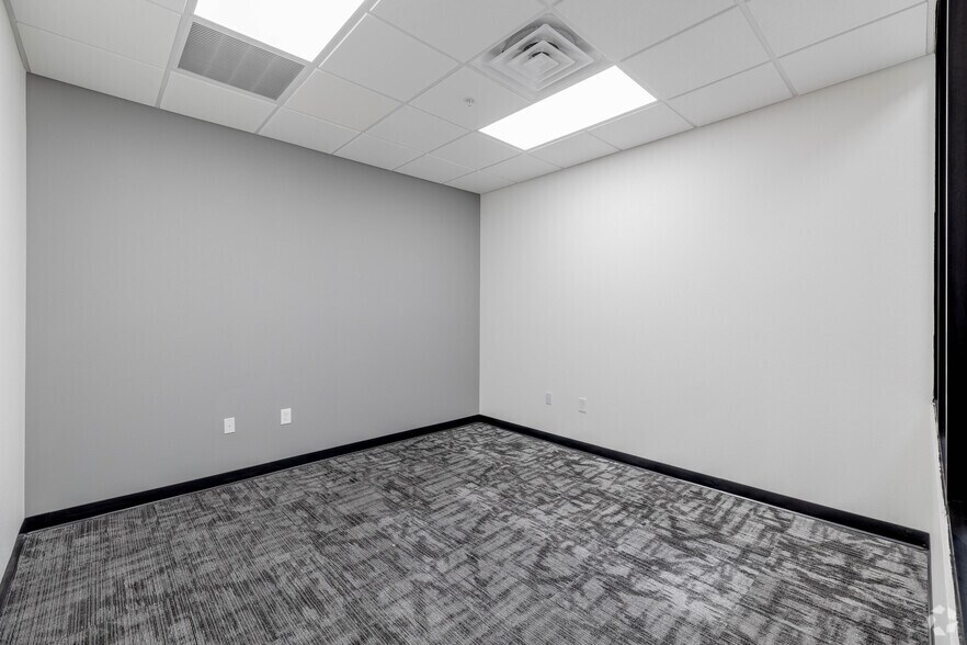 More Photos Of 250 Magnolia Ave SW, Winter Haven Coworking Space
