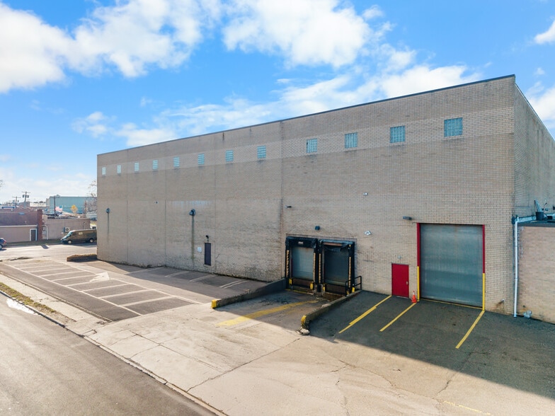 More Photos Of 3949 Austin Blvd, Island Park Warehouse For Sale