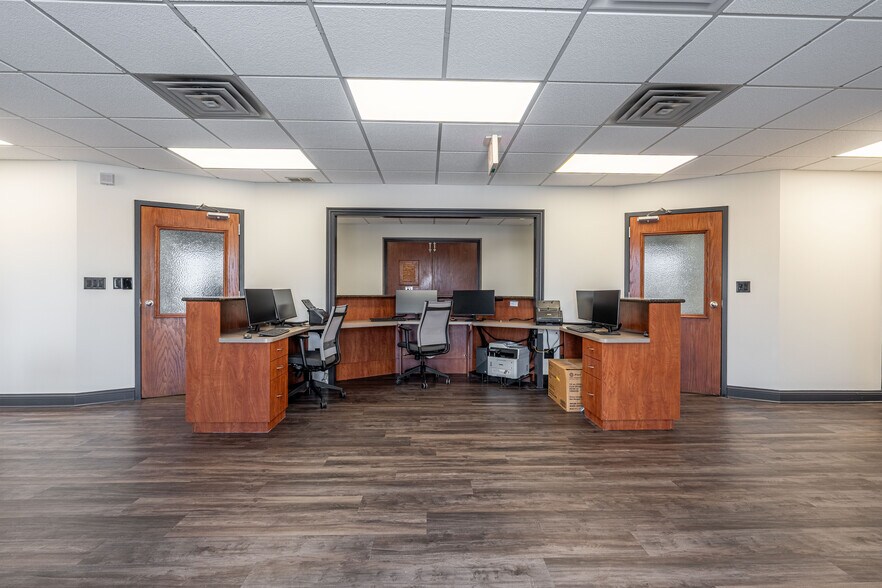 More Photos Of 183 S Bloomingdale Rd, Bloomingdale Medical For Lease