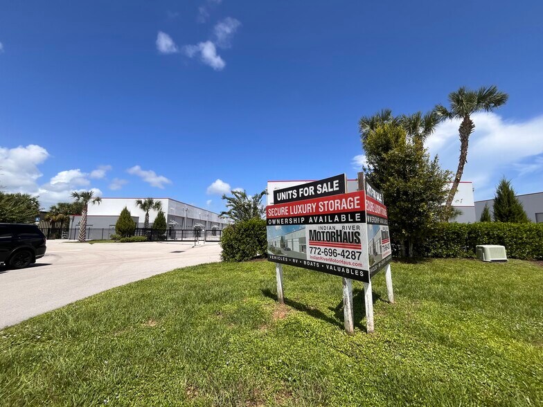 More Photos Of 2400 41st St, Vero Beach Self Storage For Sale