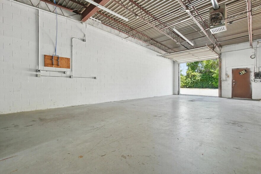 More Photos Of 3723-3871 April Ln, Columbus Light Distribution For Lease