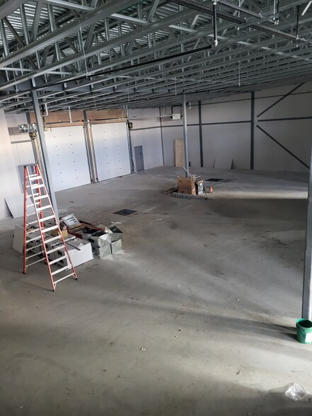 More Photos Of 2202-2210 E Redbear Av, Regina Warehouse For Lease