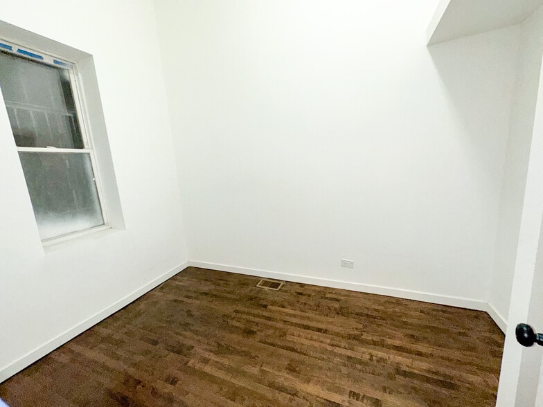 More Photos Of 8714 S Commercial Ave, Chicago Multifamily For Lease