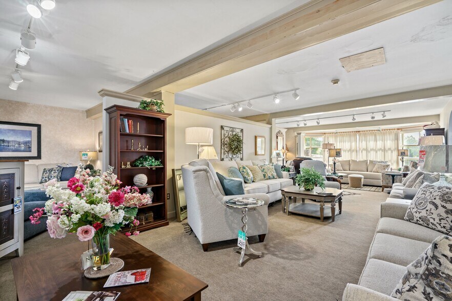 More Photos Of 343 E Baltimore Pike, West Grove General Retail For Lease