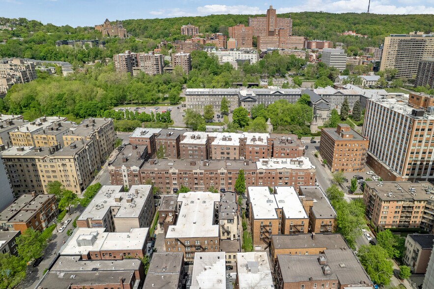 More Photos Of 2066-2070 Av Lincoln, Montréal Apartments For Sale