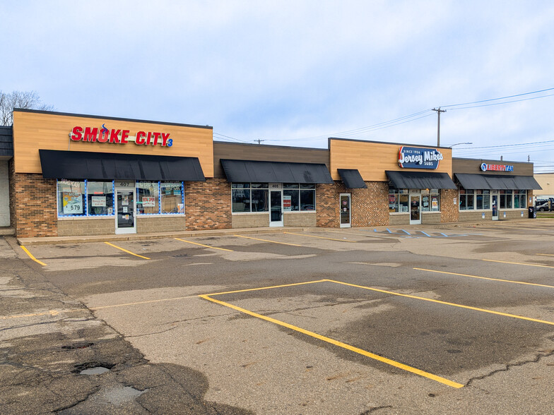 Primary Photo Of 401-407 N Clippert St, Lansing Storefront For Lease