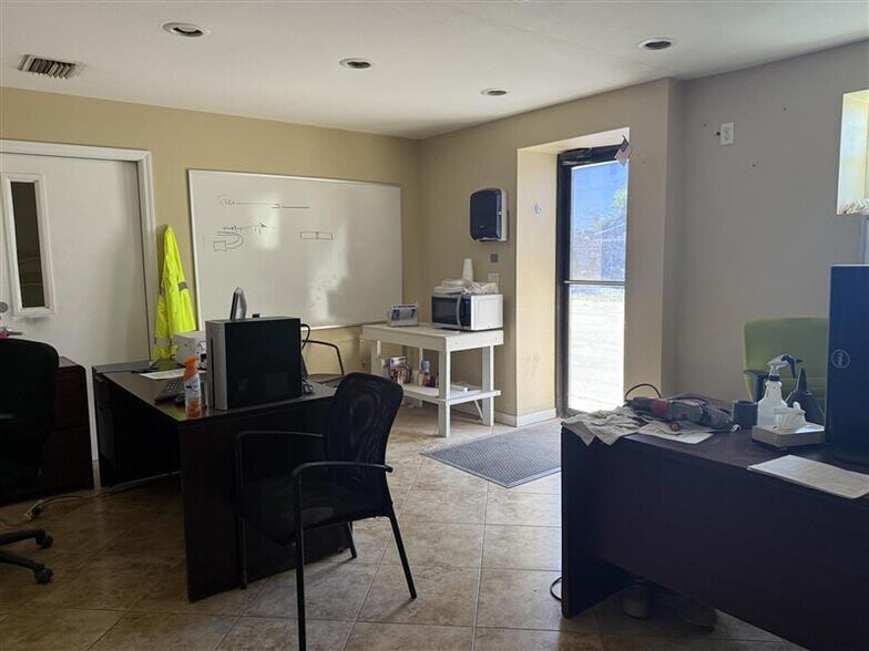 More Photos Of 6805 33rd St E, Sarasota Warehouse For Sale