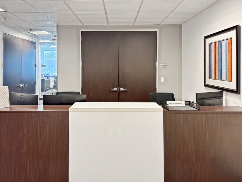 More Photos Of 1431 Opus Pl, Downers Grove Coworking Space