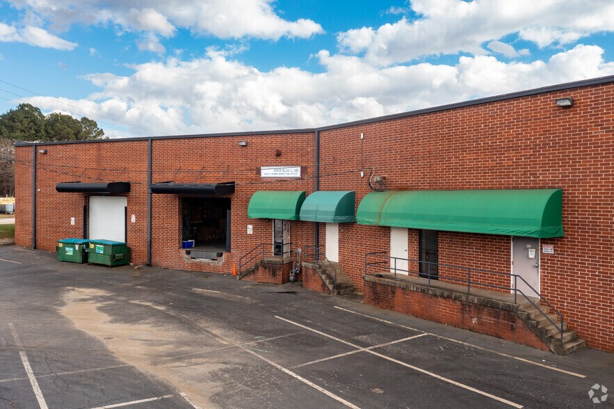 More Photos Of 3021 Olympic Industrial Dr SE, Smyrna Warehouse For Lease