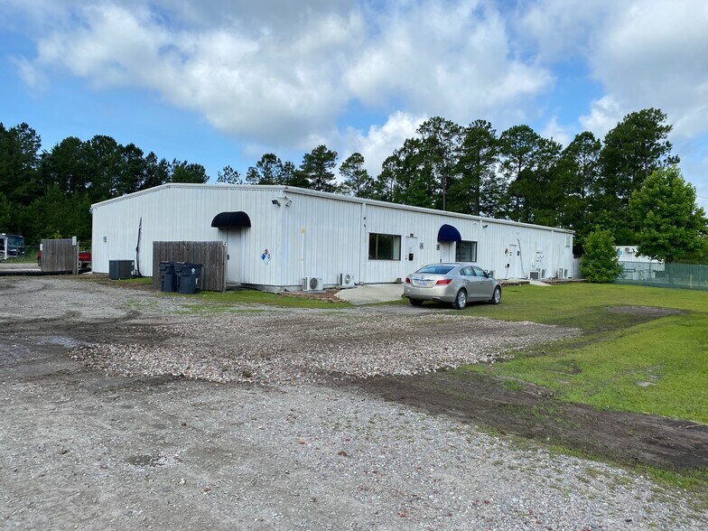 More Photos Of 9049 Industrial Blvd NE, Leland Service For Lease