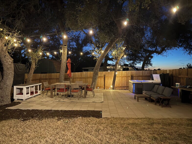 More Photos Of 11605 Fitzhugh Rd, Austin Office Residential For Sale