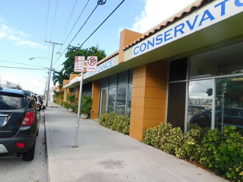 More Photos Of 3008-3014 S Dixie Hwy, West Palm Beach Storefront For Lease