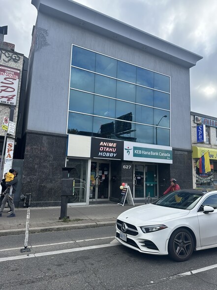 More Photos Of 627 Bloor St W, Toronto Office For Lease