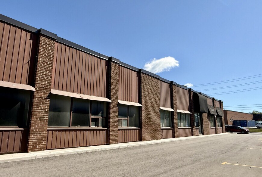 More Photos Of 350 Oakdale Rd, Toronto Manufacturing For Lease