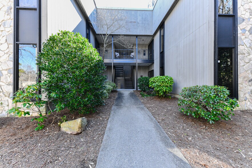 More Photos Of 3717 W Market St, Greensboro Office For Sale