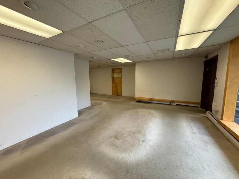 More Photos Of 142 Highland St, Worcester Storefront Retail Residential For Lease