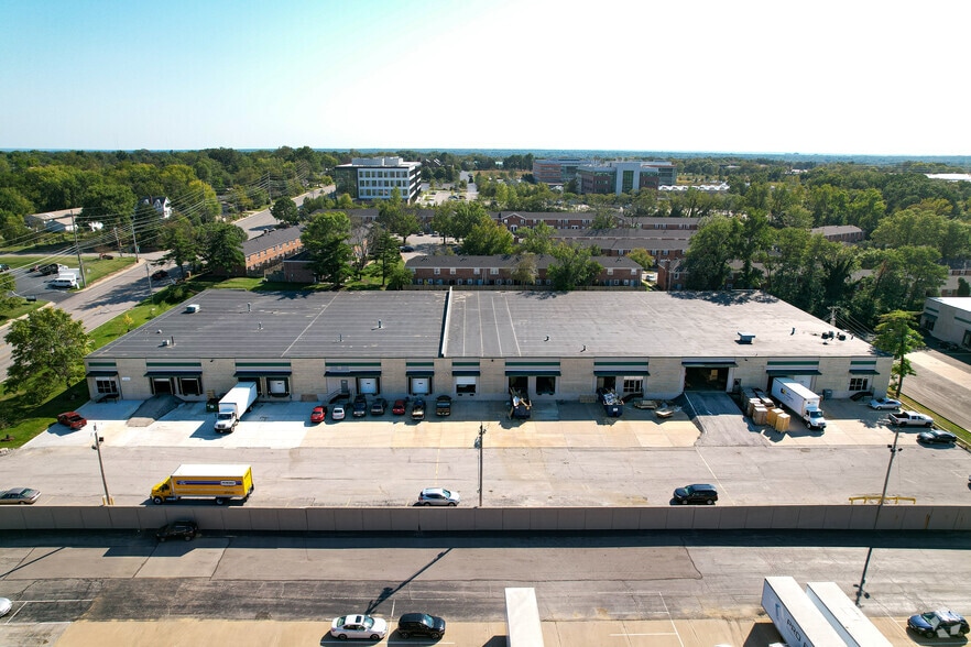 More Photos Of 1067-1083 N Warson Rd, Saint Louis Warehouse For Lease