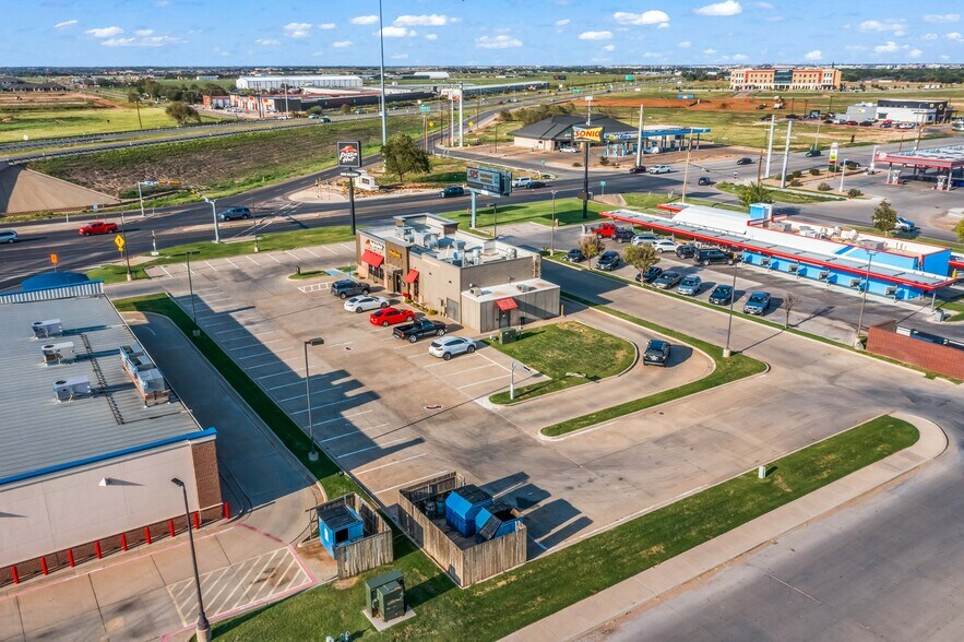 More Photos Of 7907 82nd St, Wolfforth Fast Food For Lease