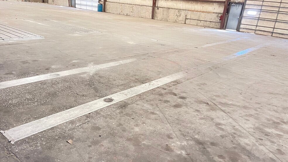 More Photos Of 4308 W Southwest Blvd, Wichita Warehouse For Sale