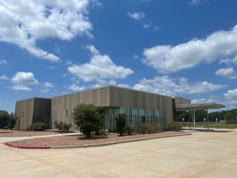 More Photos Of 2410 W Grant Ave, Pauls Valley Medical For Sale