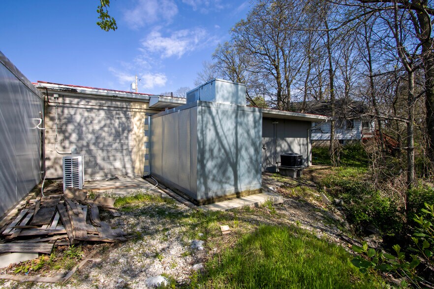 More Photos Of 1315 Cleveland Ave, Ashland General Retail For Sale