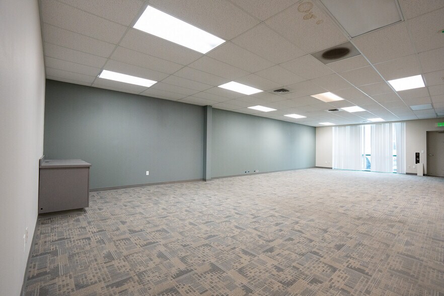 More Photos Of 9632 W Emerald Ave, Boise Showroom For Lease