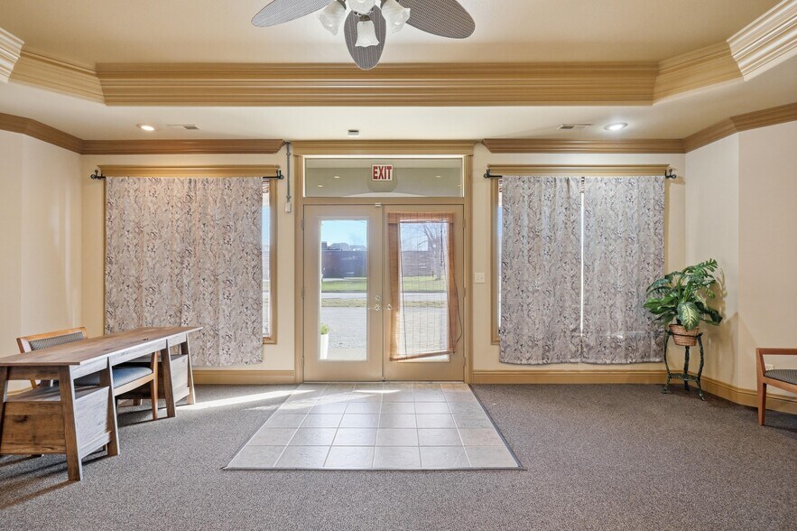 More Photos Of 2307 Missouri Ave, Carthage Light Distribution For Sale